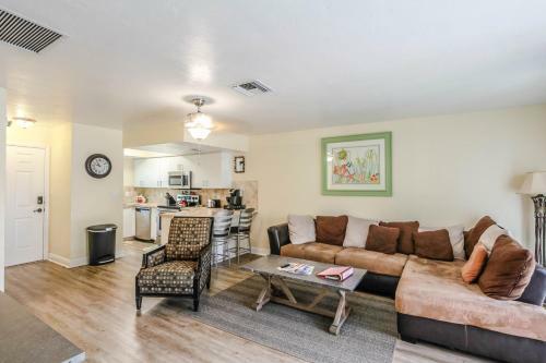 Gulf Access #b 2-bedroom W/ Heated Pool