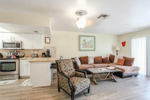 Gulf Access #b 2-bedroom W/ Heated Pool