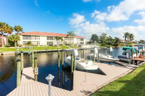Gulf Access #c 2-bedroom W/ Heated Pool