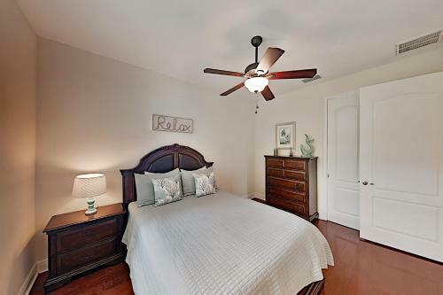 Upscale Canal Home With Dock, 5-minute Walk To Beach Home