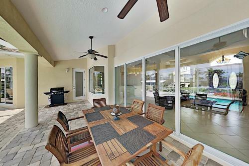 Upscale Canal Home With Dock, 5-minute Walk To Beach Home