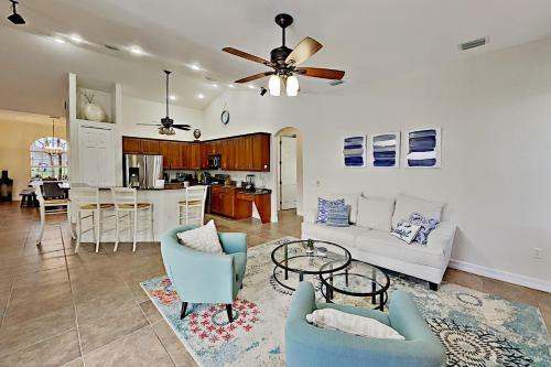 Stylish Getaway - Screened Lanai With Heated Pool Home