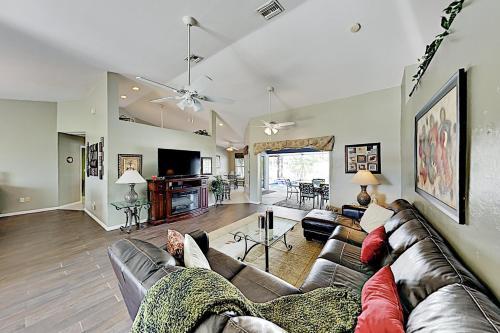 Waterfront Oasis - Private Caged Pool, Spa & Dock Home