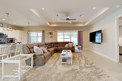 Desirable Sw Home - Private Heated Saltwater Pool Home