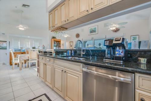 Manatee Haven - Upscale Beach View Home With Screened-in Pool, Spa And Elevator!