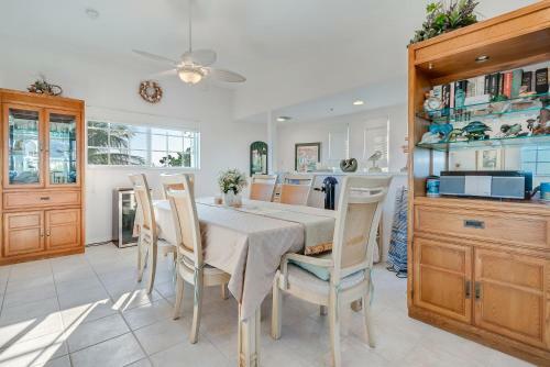 Manatee Haven - Upscale Beach View Home With Screened-in Pool, Spa And Elevator!