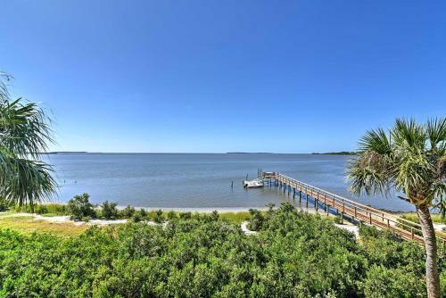 Apartamento Beachfront Cedar Key Condo With Pool, Spa And Views!