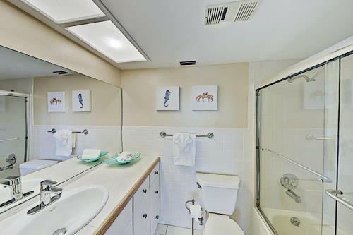 Apartamento New Listing! Waterfront Condo With Pool & Dock Condo