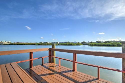 Indian Shores Townhome With Pool Access And Kayaks