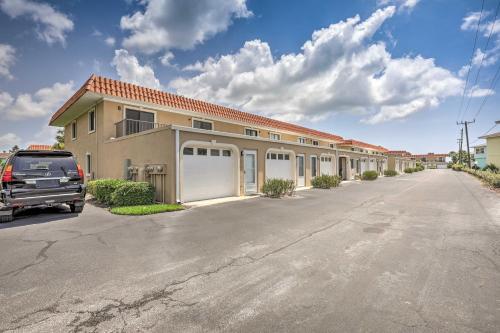 Townhome On St Augustine Beach With Pool And Patio!