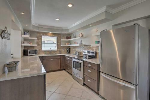 Clearwater Beach Home With Patio - Walk To Beach