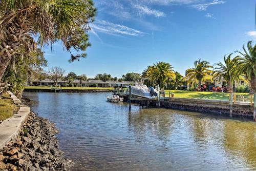 Updated Waterfront Crystal River Retreat With Dock!