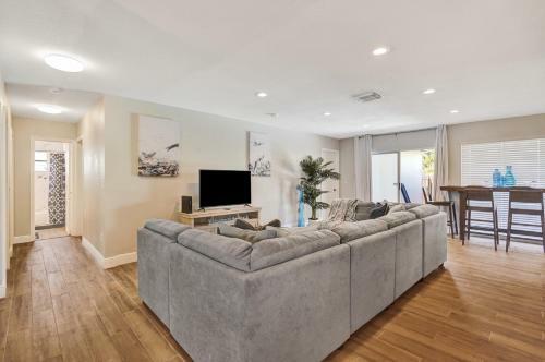 Private Pool Beautiful Updated 4br Home 2bth