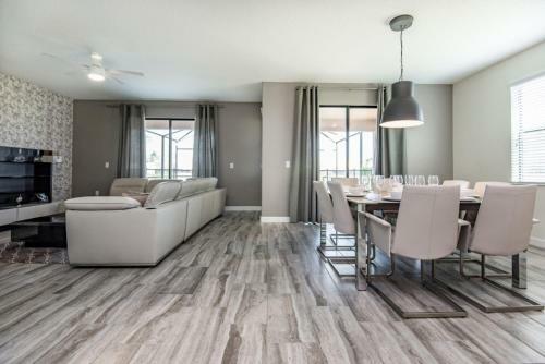 Six-bedroom Apartment 5476