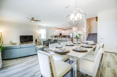 Eight-bedroom Villa 1537