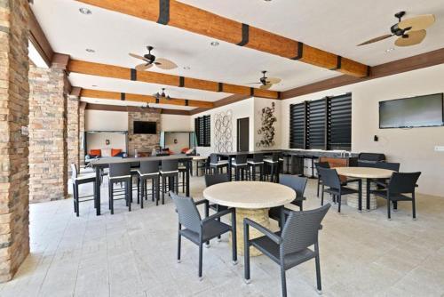 Spacious And Gorgeous Single Home With Game Room St5148