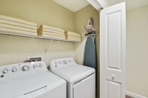Modern 4 Bed 3 Bath Townhome In Championsgate Golf Resort