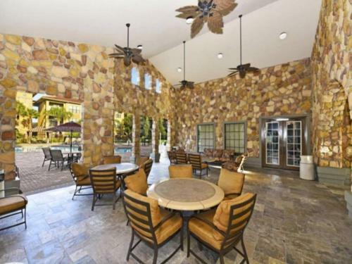 3 Bedroom 3 Bath Condo Close To The Attractions