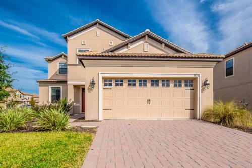 Villa On Rolling Fairway 8541e