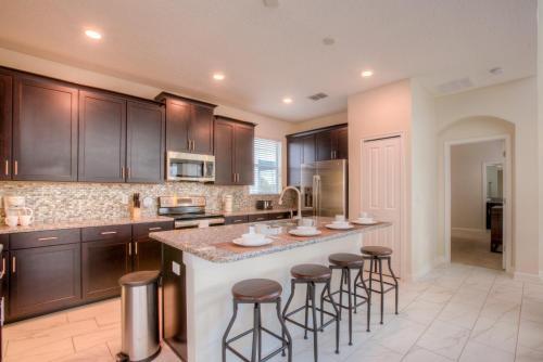 Villa 1612 Moon Valley Drive