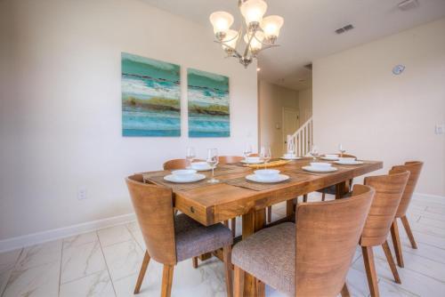 Villa 1612 Moon Valley Drive