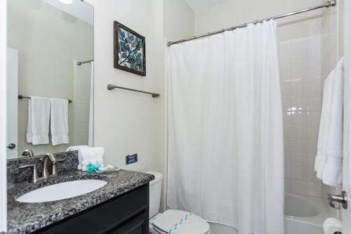 Modern Vacation Single Home With Themed Bedrooms Cg1593