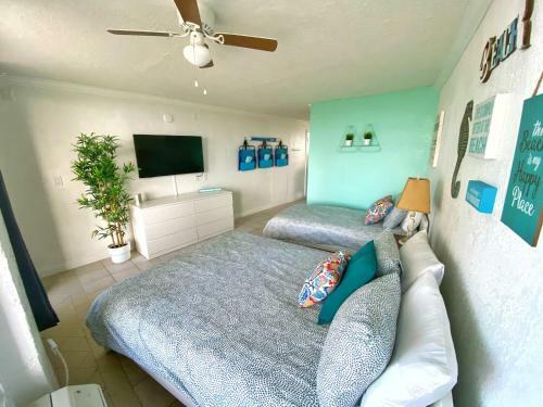 Hotel Pirates Cove Resort Studios!