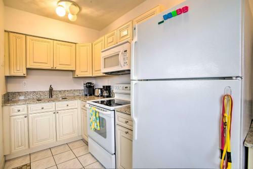 Apartment With Pool, 1-block Walk To Deerfield Beach