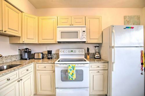 Apartment With Pool, 1-block Walk To Deerfield Beach