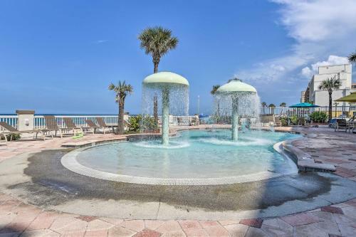Apartamento 10th-floor Studio On Beach, Walk To Dining!
