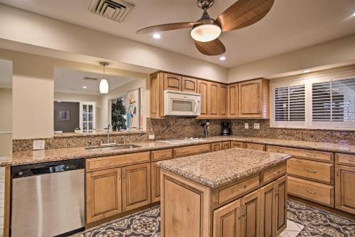 Updated And Private Oakland Park Home About 2 Mi To Beach