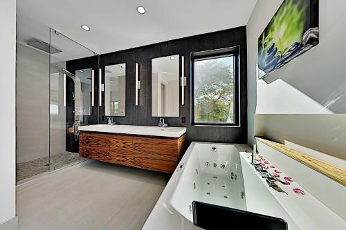 Exclusive Zen Oasis - Smart Pool & Private Beach Home