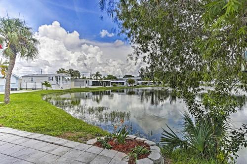 Quiet And Charming Home With Pond View - 4mi To Beach!