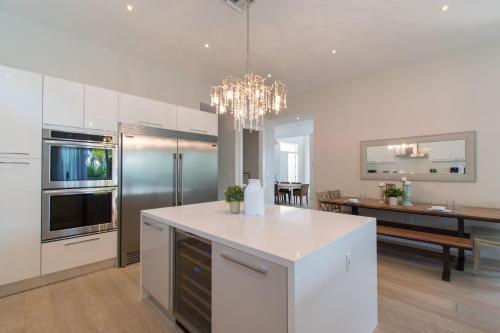Villa Modern Luxurious Beach Retreat-5 Br With/pool