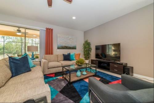 Elegant 8 Bedroom 5.5 Bath Pool Home In Windsor At Westside