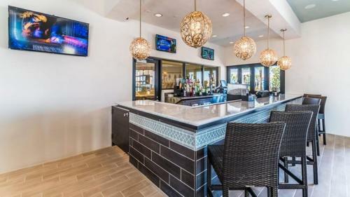 Elegant 8 Bedroom 5.5 Bath Pool Home In Windsor At Westside