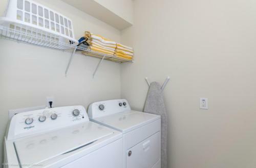 Stay Door Steps From Disney In de Leon Pool Retreat