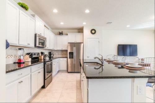 Windsor At Westside 5 Bedroom Town Home With Private Pool
