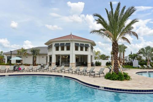 Luxury 5 Bedrooms Villa At Storey Lake