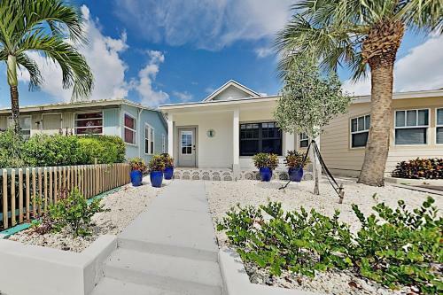 Pineapple Cove - Designer All-suite With Heated Pool Home