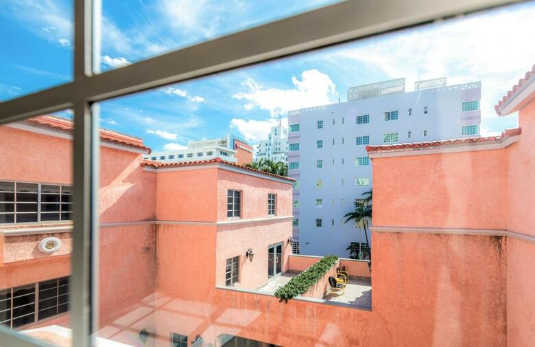 Hotel Secret Garden Miami Beach