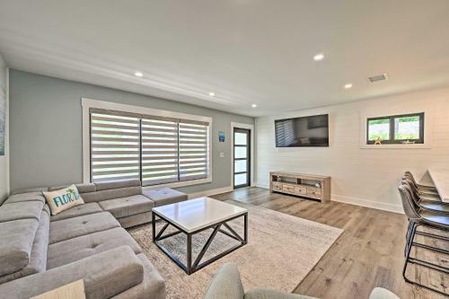 Chic Beach Home With Heated Pool 1 Mi To Ocean!
