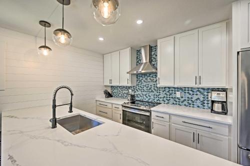 Chic Beach Home With Heated Pool 1 Mi To Ocean!