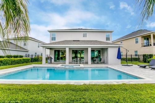 9 Bedroom Vacation Home With Pool (1818)