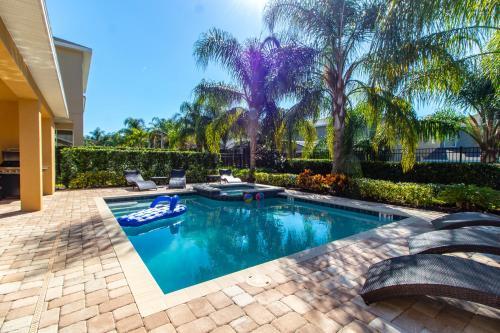 8 Bedroom Vacation Home With Pool (1851)