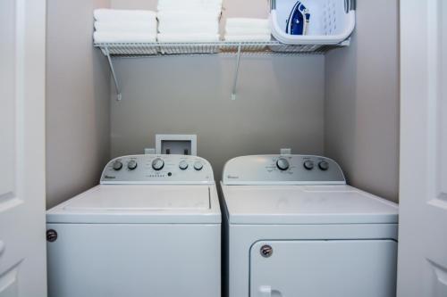 Dream Townhome With Balcony Summerville Su7576