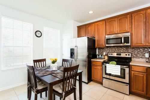 Modern Townhouse With A Full Kitchen At Vista Cay Apt 115