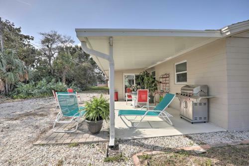 Single-story Home Walk To Beach, Pier, River