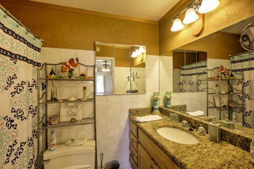 Tropical Ormond Beach Bungalow With Patio And Grill!
