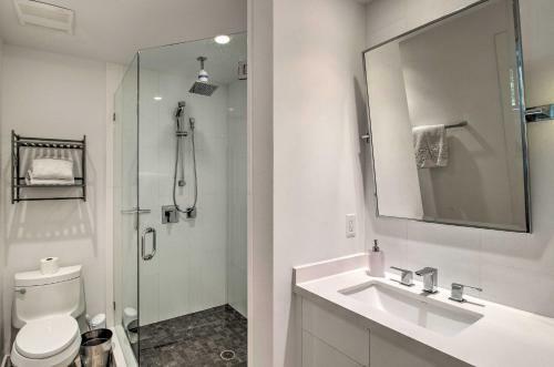 Apartamento Modern Palm Beach Apt With Pool Access And Crib!